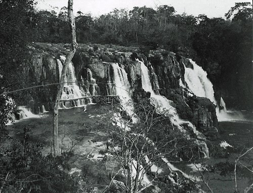 Thác Pongour thời điểm năm 1963. Đây được coi là thác nước lớn nhất khu vực xung quanh Đà Lạt.