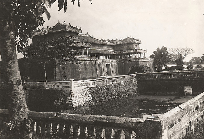 Ngọ Môn, cổng chính dẫn vào Hoàng thành Huế. Ảnh: manhhai / Flickr.