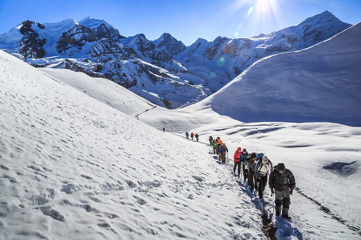 Điểm đến cuối cùng trong danh sách là Annapurna Circuit (Nepal). Nơi đây hấp dẫn những tín đồ đam mê leo núi. Dọc đường trekking Annapurna Circuit, du khách sẽ băng qua núi Thorung La phủ tuyết trắng xóa quanh năm. Annapurna Circuit được xem là cung đường trekking nổi tiếng ở Nepal, thách thức các du khách yêu thích du lịch thám hiểm.