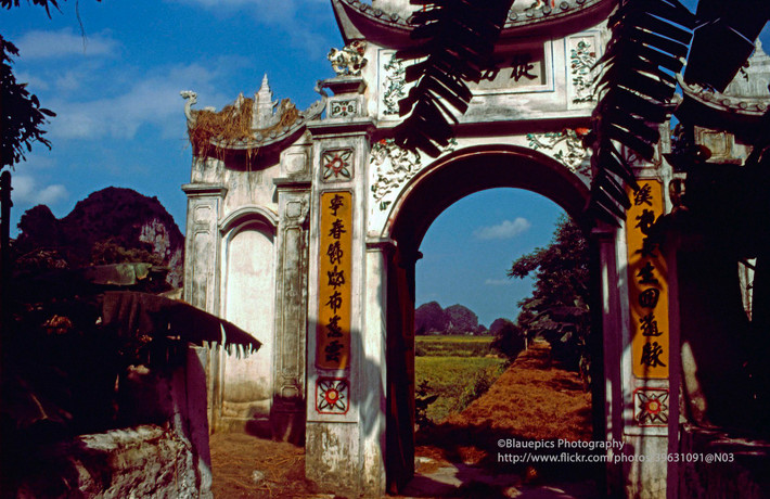 Cổng chùa Bích Động, ngôi chùa nổi tiếng nằm ở huyện Hoa Lư.