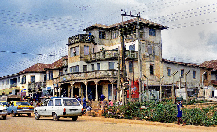 Một tòa nhà trên phố Yaba.