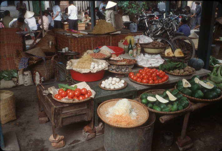 Sạp hàng ở chợ.