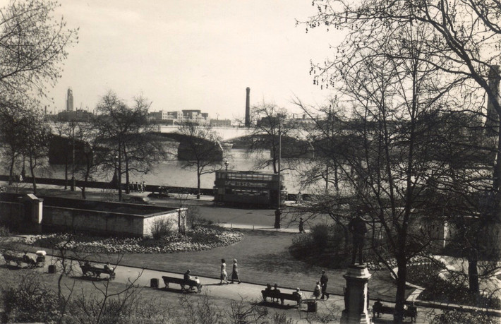 Đường bờ sông Victoria, đầu thập niên 1950.