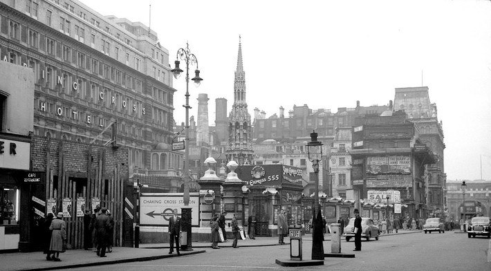 Đại lộ Strand ở London năm 1957.