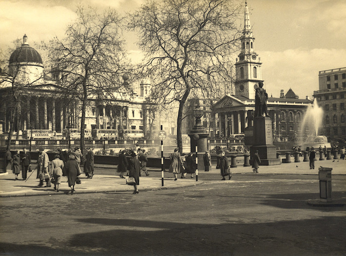 Quảng trường Trafalgar ở London thập niên 1950. Ảnh: blackthorne57 Flickr.