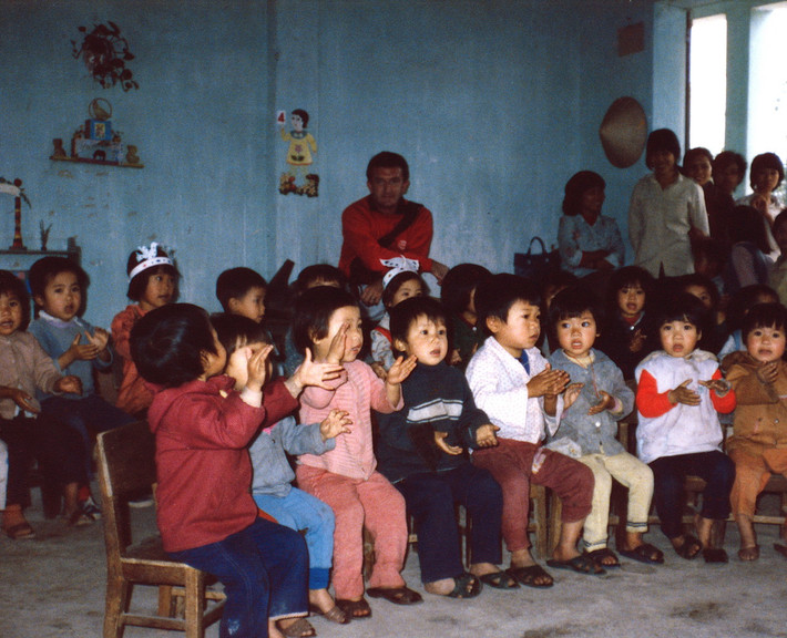 Trong một lớp mẫu giáo ở Hà Nội năm 1986.