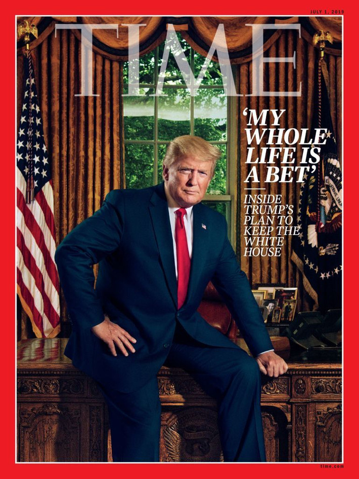 Trump cũng là người thích thể hiện quyền lực và không ngại thách thức các chuẩn mực chính trị. Ông thường dùng mạng xã hội để bày tỏ quan điểm và đối đầu trực tiếp với các đối thủ, khiến cho phong cách của ông trở nên khác biệt với chính trị truyền thống và đôi khi gây sốc cho truyền thông. Ảnh: Pinterest.