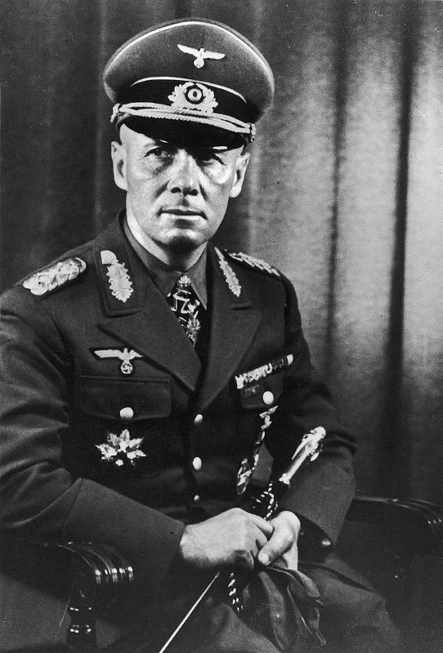 1. Erwin Rommel ("Cáo sa mạc"): Chỉ huy nổi tiếng trong lực lượng Afrika Korps ở Bắc Phi, được biết đến với tài chỉ huy chiến thuật và chiến tranh cơ động, tham gia vào âm mưu ám sát Hitler và sau đó buộc phải tự sát. Ảnh: Pinterest.