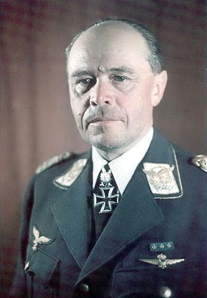 4. Albert Kesselring: Chỉ huy lực lượng Không quân Đức (Luftwaffe) và sau này là chỉ huy chiến trường tại Ý, nổi tiếng với chiến dịch phòng thủ hiệu quả ở Ý trước Đồng minh. Ảnh: Pinterest.