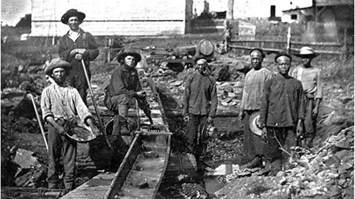 4. Thời kỳ cơn sốt vàng: Friedrich Trump kiếm được tiền từ hoạt động kinh doanh nhà trọ và nhà hàng tại vùng Tây Bắc Mỹ trong thời kỳ cơn sốt vàng, đặc biệt là ở Seattle và khu vực Yukon, Canada. Ảnh: Pinterest.