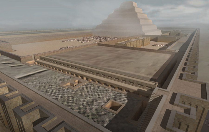Bức tường bao quanh khổng lồ: Kim tự tháp Djoser được bao quanh bởi một bức tường dài khoảng 1,6 km và cao 10,5 mét. Bức tường này có 14 cổng ra vào, nhưng chỉ có một cổng chính ở phía đông nam được sử dụng thực sự, các cổng còn lại là giả. Ảnh: Pinterest.