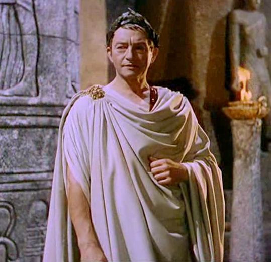 13. Sự phản bội của người bạn thân. Caesar bị ám sát vào ngày 15/3/44 TCN bởi một nhóm thượng nghị sĩ, trong đó có Brutus, người bạn thân và được Caesar coi như con nuôi. Ảnh: Pinterest.