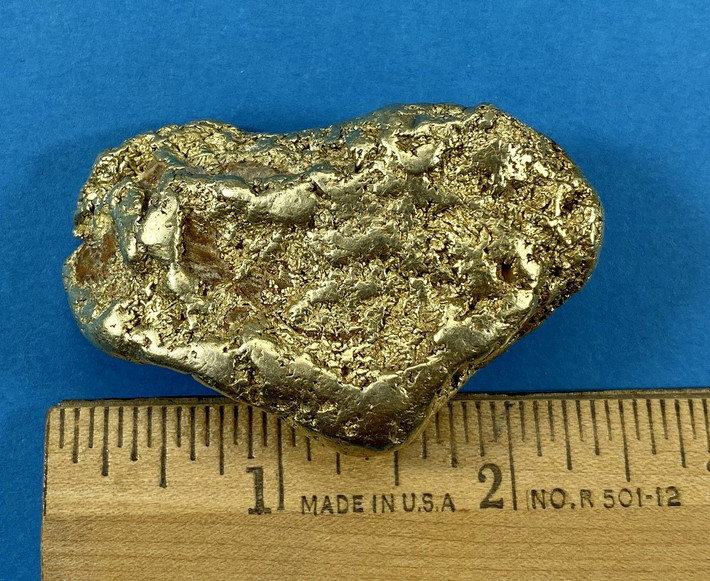 Hợp kim electrum có màu sắc trung gian giữa vàng và bạc, với độ cứng và bền cao hơn vàng nguyên chất. Ngoài ra electrum có hệ số phản xạ cao, dẫn nhiệt tốt, có độ dẻo, dễ uốn và chống ăn mòn khá tốt.
