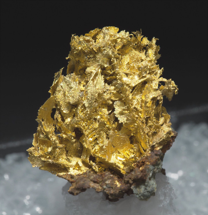 Trong thời cổ đại, nguồn khai thác electrum chính là các mỏ xung quanh sông Pactolus, một nhánh của sông Hermus, ngày nay được gọi là Gediz Nehriin ở Thổ Nhĩ Kỳ.