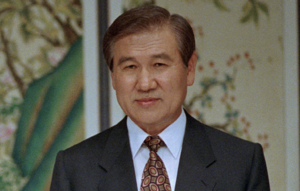 4. Roh Tae-woo (1988–1993). Roh Tae-woo bị kết án vì thiết lập quỹ đen trị giá hàng tỷ USD từ các tập đoàn lớn. Ông bị tuyên án 17 năm tù nhưng được ân xá sau đó. Ảnh: The Korea Post.