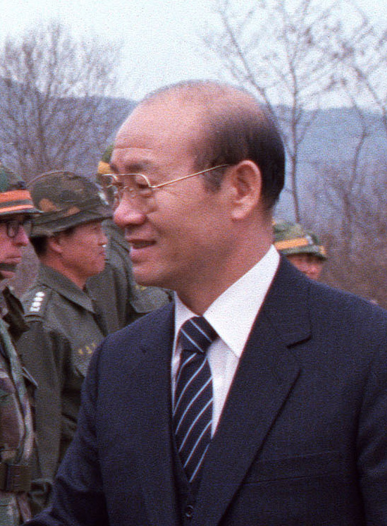 3. Chun Doo-hwan (1980–1988). Chun Doo-hwan bị cáo buộc phải chịu trách nhiệm về vụ đàn áp đẫm máu phong trào dân chủ ở Gwangju, khiến hàng trăm người thiệt mạng năm 1980. Sau khi kết thúc nhiệm kỳ, ông bị kết án nhận hối lộ và chiếm đoạt hàng trăm triệu USD. Ảnh: Pinterest.