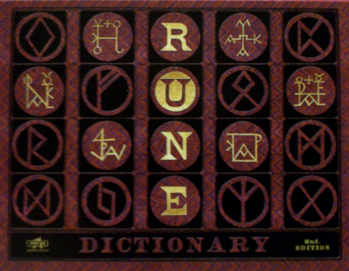 9. Runes có thể được "đọc" theo cách khác nhau. Runes không chỉ mang nghĩa theo từng từ mà còn được sắp xếp hoặc đọc theo cách tượng trưng, phù hợp với hoàn cảnh sử dụng (ví dụ: trong bói toán). Ảnh: Pinterest.