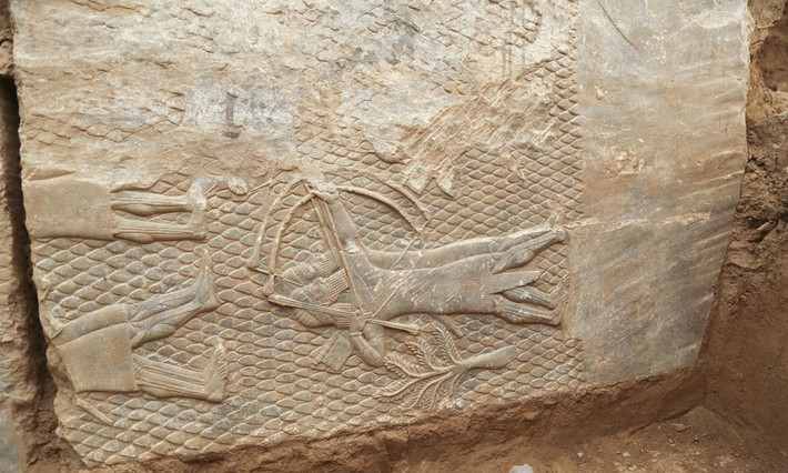 10. Tàn tích cung điện Assyrian ở Iraq. Một cung điện thời đế chế Assyria với các bức phù điêu độc đáo được tìm thấy gần Mosul, minh chứng cho sự thịnh vượng của đế chế này. Ảnh: Pinterest.