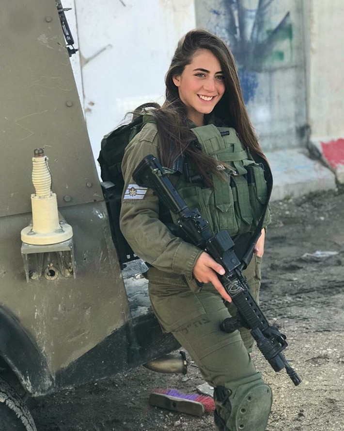 6. Nghĩa vụ quân sự bắt buộc. Israel áp dụng nghĩa vụ quân sự bắt buộc cho cả nam và nữ: nam giới phục vụ 3 năm, còn nữ giới là 2 năm. Ảnh: Pinterest.