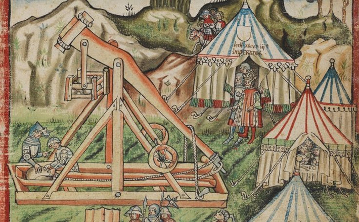 11. Máy ném đá trọng lực (trebuchet). Trebuchet là loại máy ném đá hiệu quả, sử dụng đối trọng để tạo lực phóng mạnh mẽ. Đây là một bước tiến vượt bậc so với các máy ném đá dùng dây kéo. Ảnh: Pinterest.