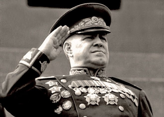 1. Georgy Zhukov: Nguyên soái Liên Xô, là kiến trúc sư chính của chiến lược quân sự Liên Xô trong chiến tranh, lãnh đạo các trận đánh quan trọng như trận Moscow, trận Stalingrad, trận Kursk và cuộc tấn công Berlin. Ảnh: Pinterest.