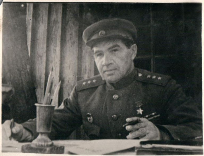 5. Vasily Chuikov: Đại tướng, chỉ huy Tập đoàn quân 62 tại Stalingrad - một trong những trận đánh quyết định của chiến tranh, dẫn dắt lực lượng Hồng quân trong cuộc tấn công vào Berlin. Ảnh: Pinterest.