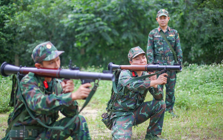 Ngắm bắn súng B41. Ảnh: Trương Định