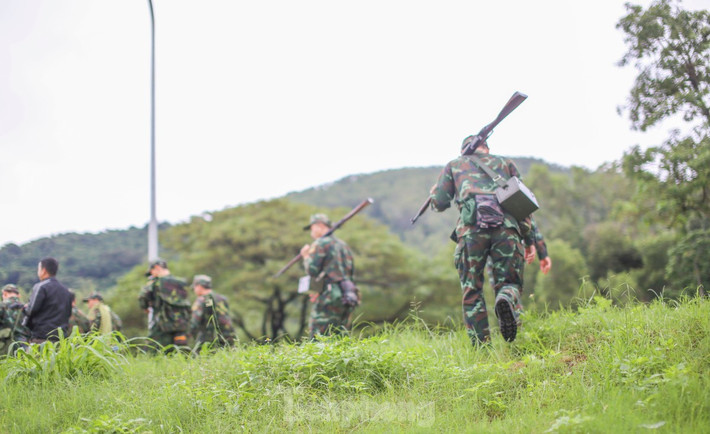 Đặc thù lính trinh sát không những phải giỏi về võ thuật, sử dụng thành thạo các loại vũ khí, trang thiết bị kỹ thuật mà còn đòi hỏi tính linh hoạt, nhanh nhạy, sức khỏe dẻo dai và thích ứng nhanh trước mọi tình huống. Ảnh: Trương Định