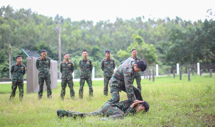 Luyện tập võ thuật. Ảnh: Trương Định