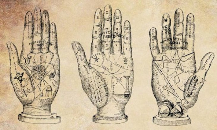 Bói qua chỉ tay (Palmistry): Phương pháp này đã có mặt từ hơn 3.000 năm trước ở Ấn Độ và Ai Cập. Nó dựa vào việc phân tích các đường nét trên bàn tay để tiên đoán tính cách và tương lai. Ảnh: Pinterest.