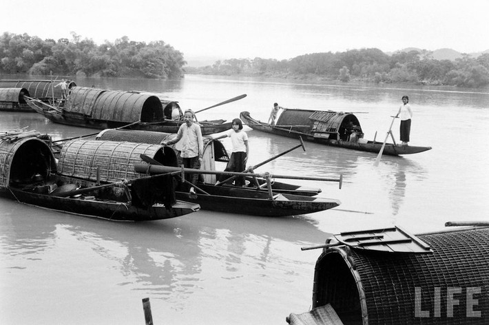 Các cư dân vạn đò Huế.