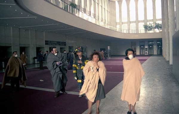 Sau vụ tấn công, chính quyền đã cho sơ tán 50.000 người từ hai tòa nhà, trong đó có hàng trăm người bị ngạt khói. Việc sơ tán kéo dài cả buổi chiều ngày hôm đó.