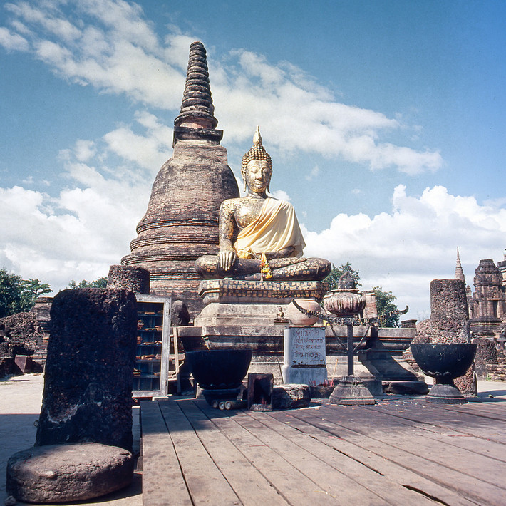 Tàn tích của chùa Mahathat ở Cố đô Sukothai, nơi ngày nay đã được công nhận là Di sản văn hóa thế giới.