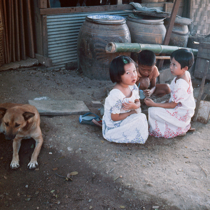 Trẻ em ở Mea Sot, thành phố giáp biên giới với Myanmar.