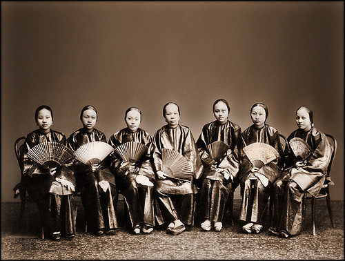 Một nhóm phụ nữ Trung Quốc thời nhà Thanh, khoảng năm 1880.