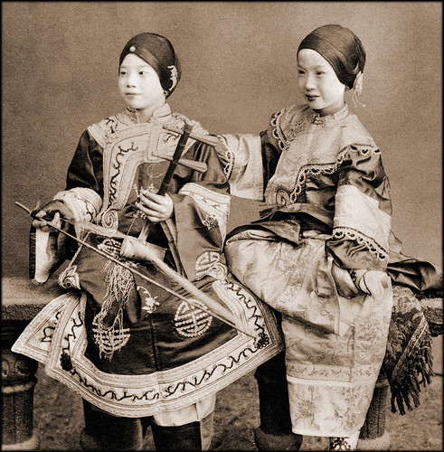 Các ca sĩ nhỏ tuổi ở Hương Cảng, 1901.