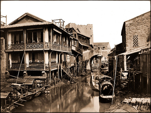 Một khu dân cư ở Quảng Châu, khoảng năm 1880.
