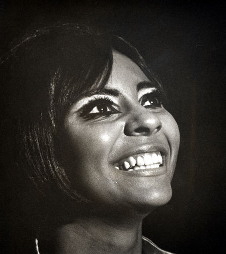 24. “Tài sắc vẹn toàn” là mô tả ngắn gọn về Leslie Uggams (1943), ca sĩ, diễn viên người Mỹ từng đoạt giải thưởng Tony.