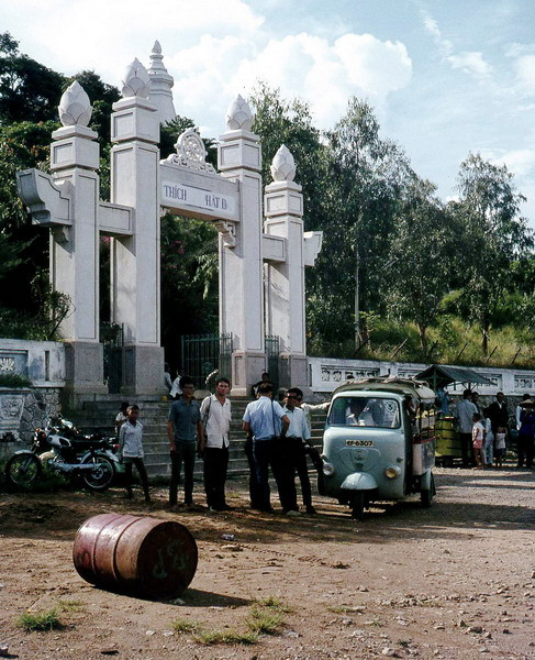 Tam quan chùa Thiền Lâm (Thích Ca Phật Đài).