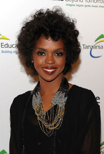 10. Không chỉ gặt hái thành công liên tiếp trong sự nghiệp âm nhạc, cô ca sĩ Mỹ Lauryn Hill (1975) còn trở thành một trong những biểu tượng sắc đẹp của thế giới cuối thế kỷ 20.