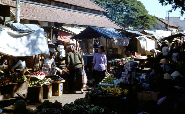 Khung cảnh nhộn nhịp ở chợ Vũng Tàu.