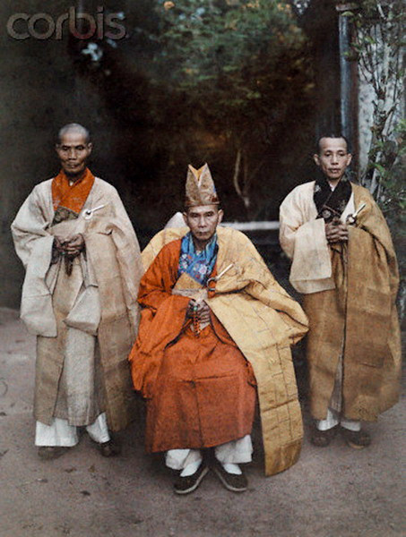 Các nhà sư ở Huế.