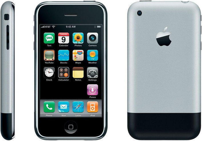 39. Điện thoại cảm ứng (2007): Năm 2007, Apple bắt đầu ra mắt chiếc điện thoại có màn hình cảm ứng đầu tiên và đây cũng được xem là công ty tiên phong sản xuất thiết bị di động có màn hình cảm ứng. Hiện nay, smartphone đã trở thành phương tiện liên lạc được sử dụng rộng rãi với rất nhiều cải tiến hiện đại.