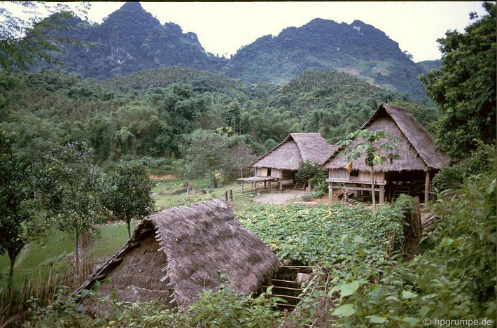 Bản làng của người Mường ở Hòa Bình.