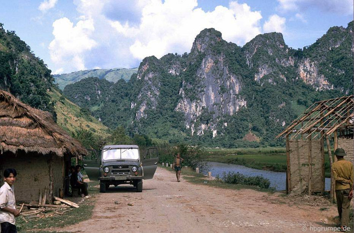 Tại một điểm dừng chân trên đường đến Điện Biên Phủ.