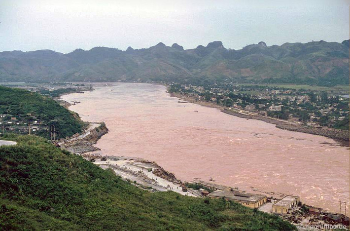 Cảnh quan sông Đà ở Hòa Bình, Tây Bắc năm 1992.
