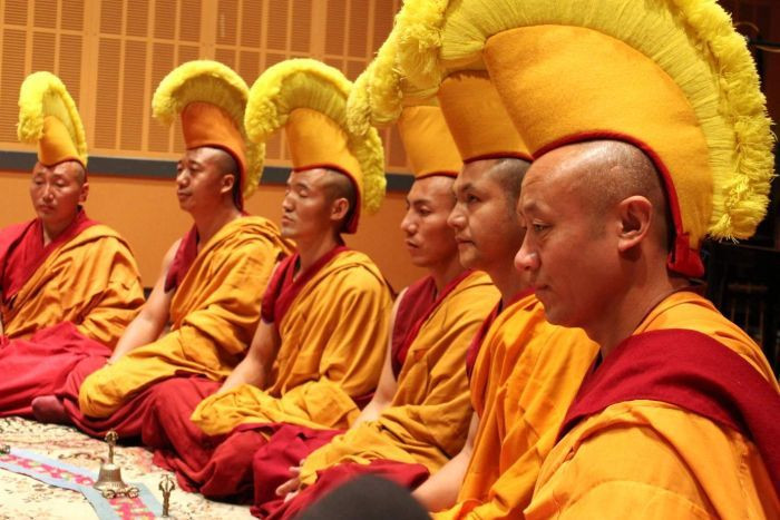 Sau cơn hoạn nạn dưới thời Glang dar-ma, Phật giáo ở Tây Tạng đã hồi sinh mạnh mẽ và trở thành tôn giáo chủ đạo ở vùng dất này cho đến nay.