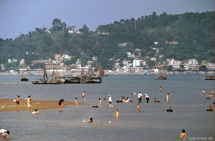 Một góc biển Bãi Cháy ở Quảng Ninh năm 1991.