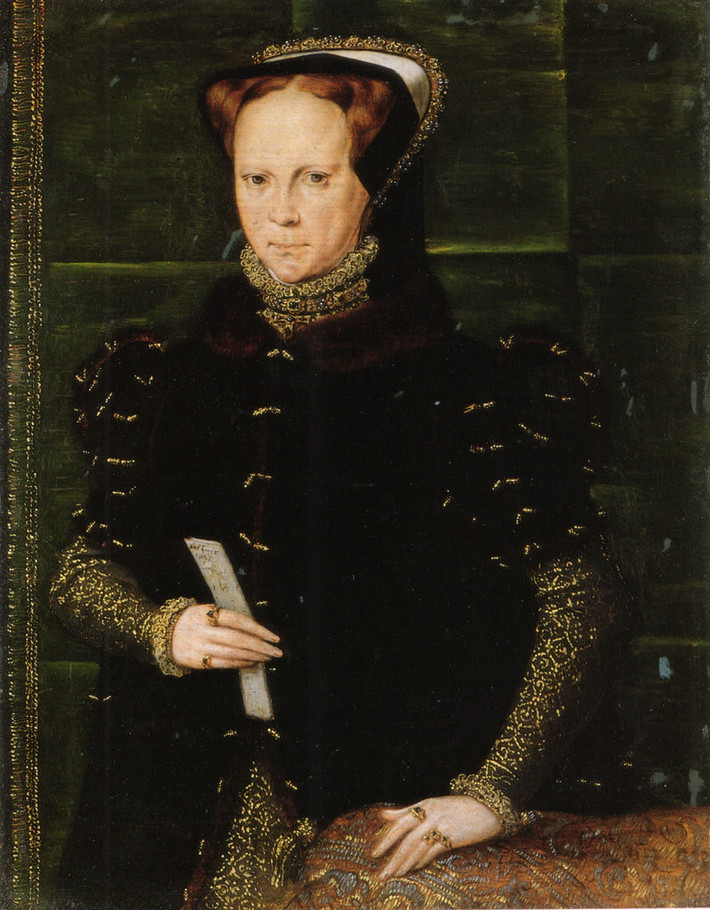 Bà đã lên ngôi vào năm 1553, sau khi chiêu tập binh mã để phế truất và xử tử nữ hoàng Jane Grey, người nắm quyền trong thời gian ngắn ngủi nhờ tình trạng bệnh tật của vua Edward VI.