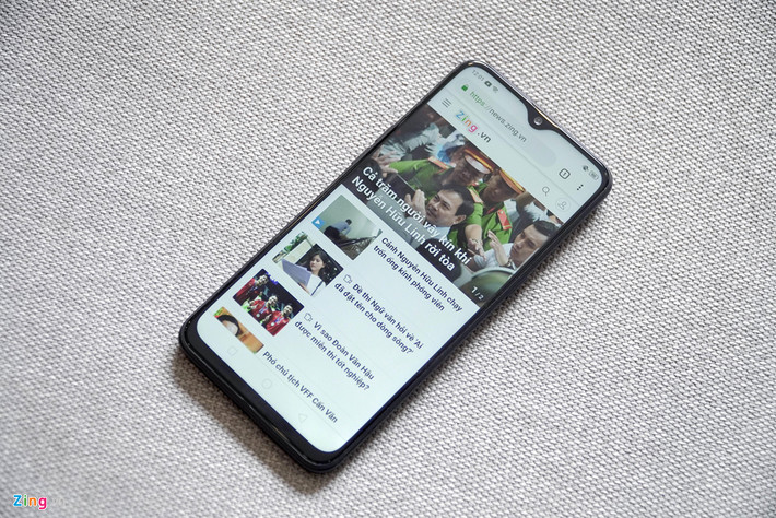 Realme 3 Pro được bán với mức giá từ 6,5 triệu đồng. Máy cạnh tranh trực tiếp với Huawei P30 Lite, Oppo F9, Asus Zenfone Max Pro M2 và Samsung Galaxy A50.
